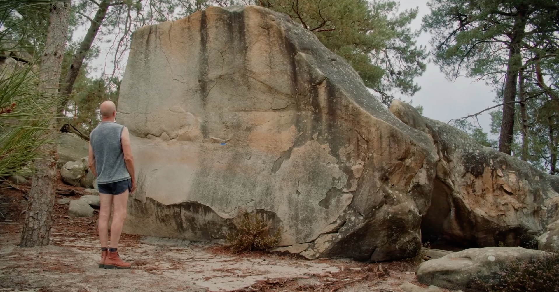 Bruno face au rocher