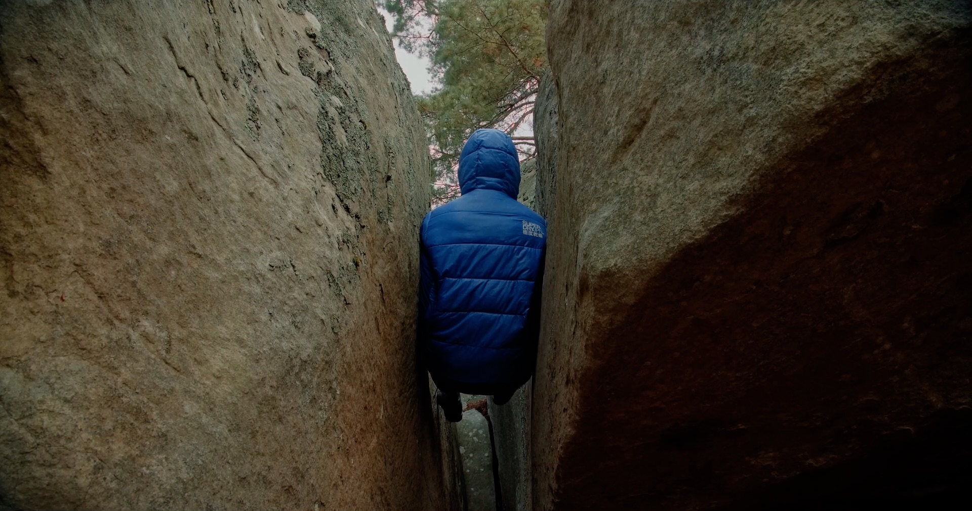 Danse entre les rochers et les foug&egrave;res